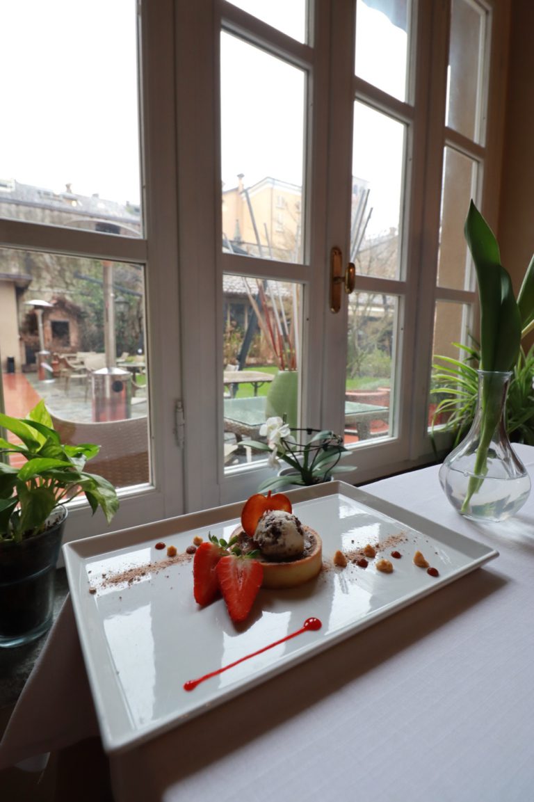 Sala con le grandi finestre